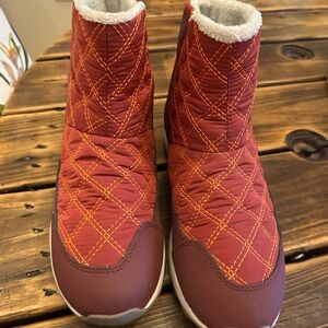 NWOT - Keen boots. 8.5 US or 39 EU -  Terradora II Wintry Pull-On Waterproof